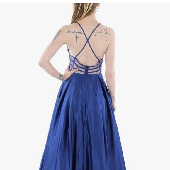 BLONDIE NITES  
Juniors Womens V-Neck Formal Evening Dress - Picture 2 of 7